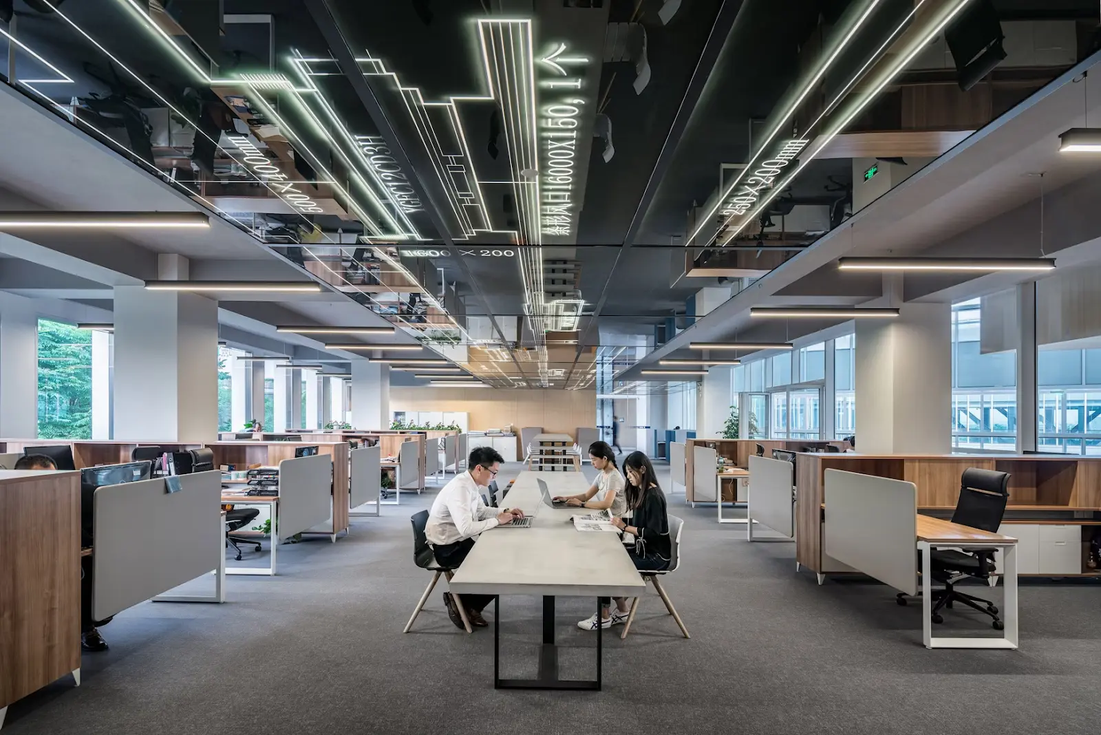 Essential Tips for Maintaining Office Carpets with Professional Cleaning Services