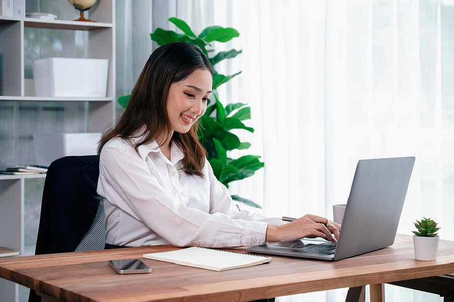 Simple Daily Habits To Keep Your Office Desk Germ-Free